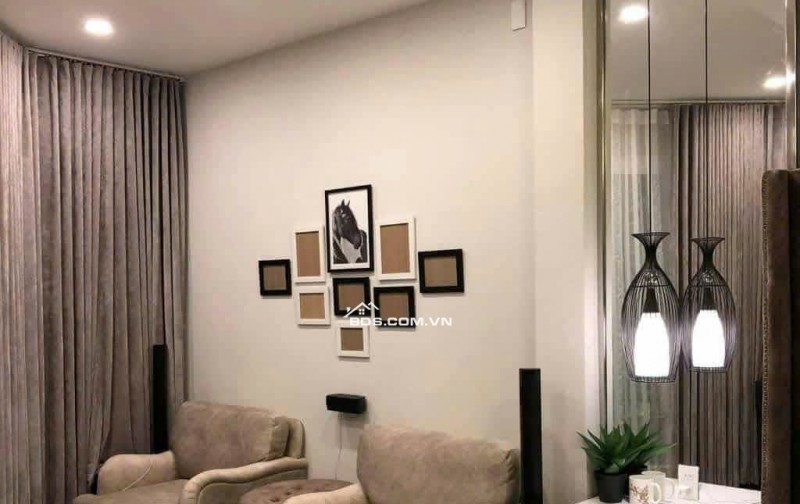 Bán nhà mặt tiền Hoa Lan, Phú Nhuận - Lô góc 2 mặt tiền, tặng full nội thất, giá tốt!